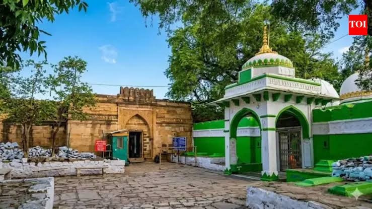 భోజ్‌శాలలో ముస్లింల ప్రార్థ‌న‌ల‌కు తాత్కాలిక‌ ఊర‌ట‌