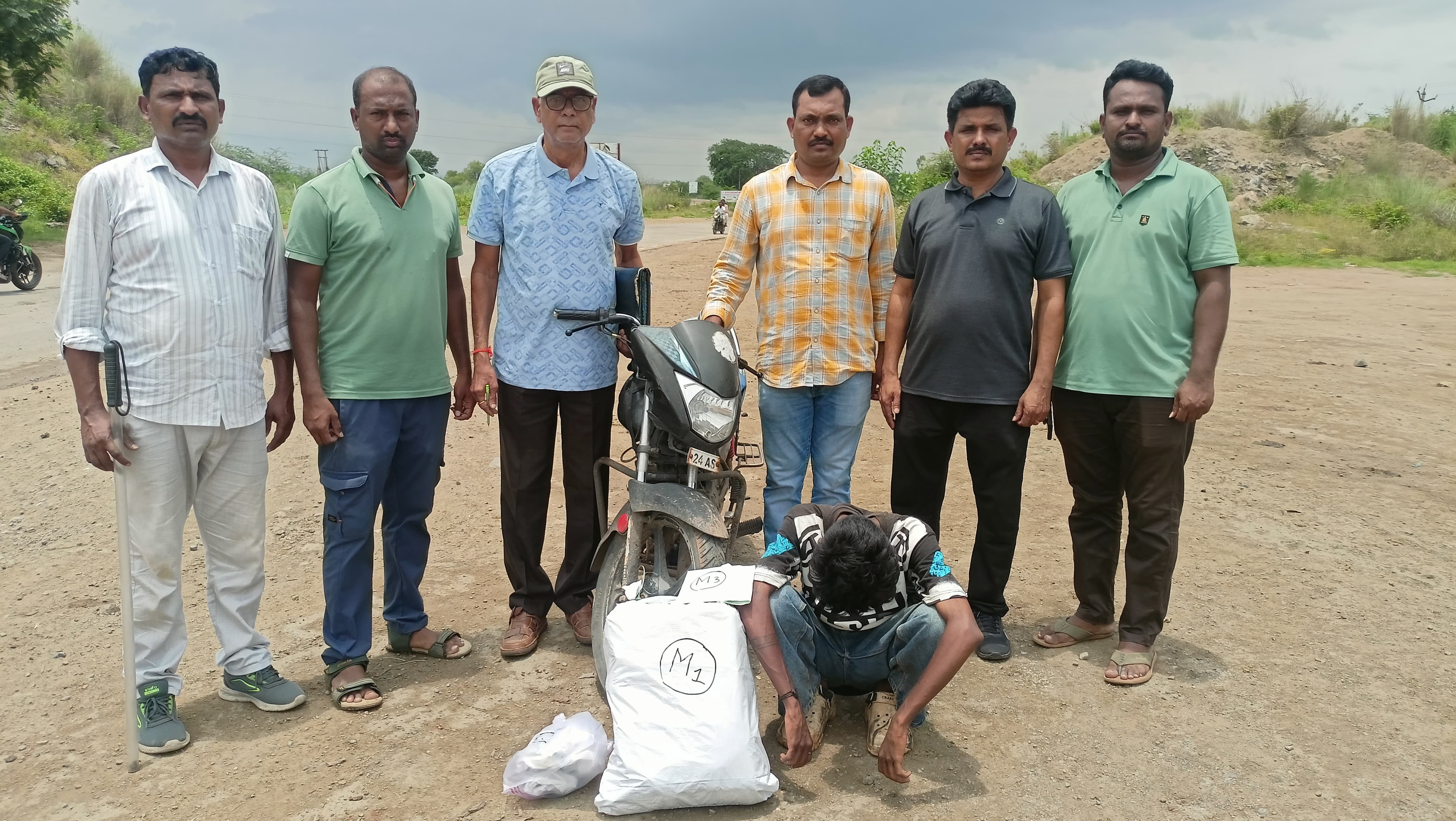 మణుగూరులో 4.760 కిలోల గంజాయి స్వాధీనం