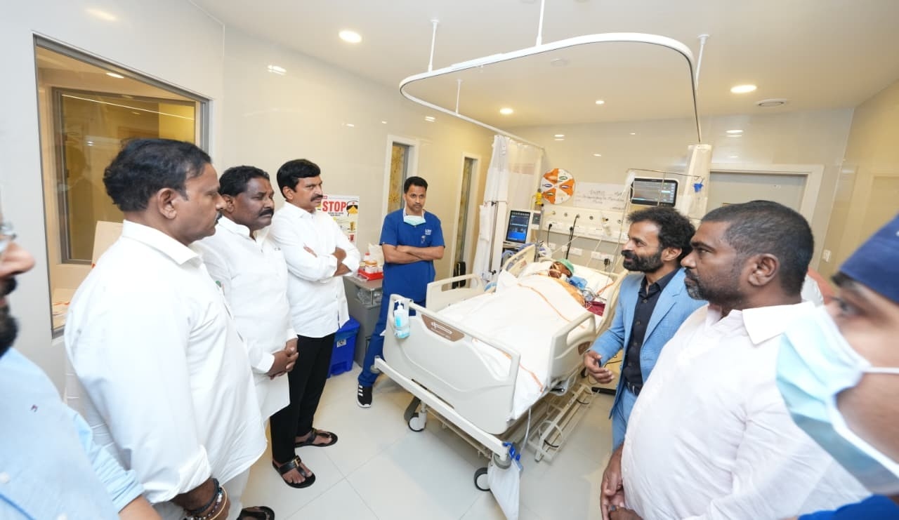 పెద్ది సుదర్శన్ రెడ్డి ఆరోగ్య పరిస్థితిపై మంత్రి పొంగులేటి పరామర్శ