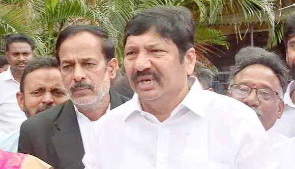 మహిళా కోర్టును ఆశ్రయించిన మాజీ మంత్రి జోగి రమేశ్ కుటుంబ సభ్యులు