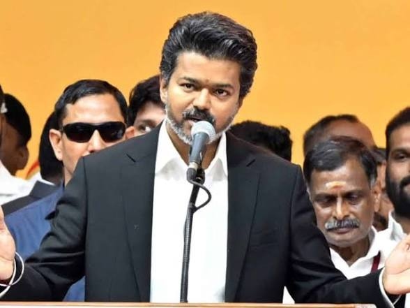 అసెంబ్లీలో సీఎం విజయ్ వరాల జల్లు: మహిళలకు ఉచిత బస్సు ప్రయాణం, 3 గ్యాస్ సిలిండర్లు!