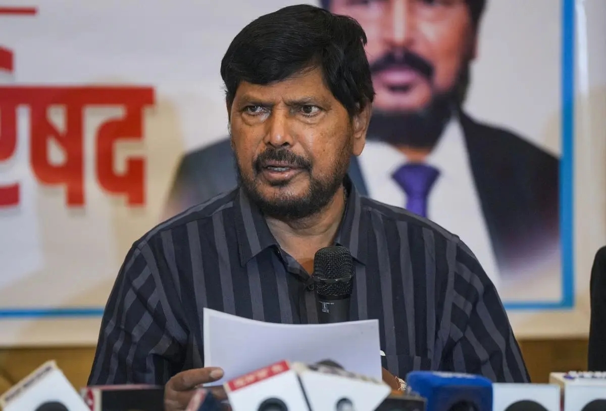 రిజర్వేషన్ల రద్దు కోరేవారిపై దేశద్రోహం కేసులు పెట్టాలి: కేంద్ర మంత్రి రామ్‌దాస్ అథవాలే