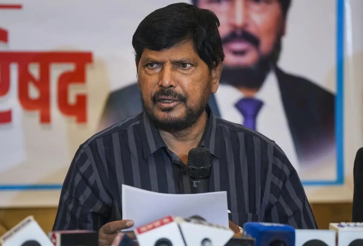 రిజర్వేషన్ల రద్దు కోరేవారిపై దేశద్రోహం కేసులు పెట్టాలి: కేంద్ర మంత్రి రామ్‌దాస్ అథవాలే