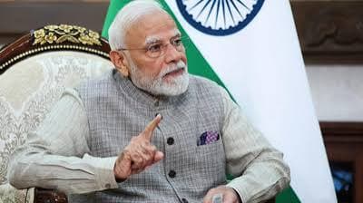 యువతను దారిలో పెట్టాల్సిన బాధ్యత టీచర్లదే: ప్రధాని మోదీ