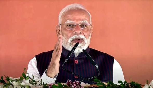 కాంగ్రెస్‌పై ప్రధాని మోదీ సంచలన విమర్శలు: 'పదేళ్లలో 50 వేల టాయిలెట్లు కూడా కట్టలేదు!'