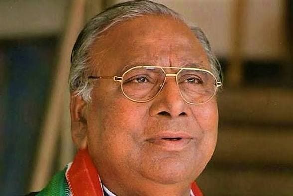 ప్రజా సమస్యలపై పోరాడితేనే అసలైన యువత నాయకత్వం: వీహెచ్ పిలుపు