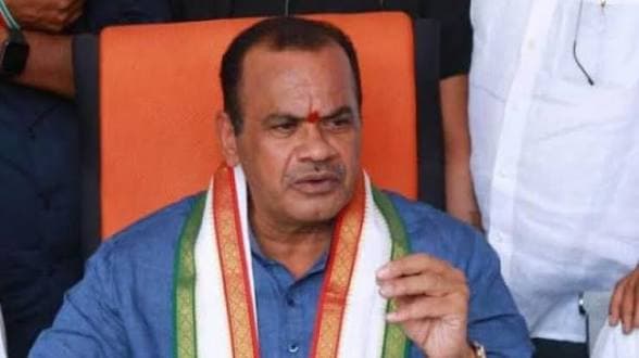 జగన్‌తో కుమ్మక్కై నీటిని కోల్పోయాం: కోమటిరెడ్డి 