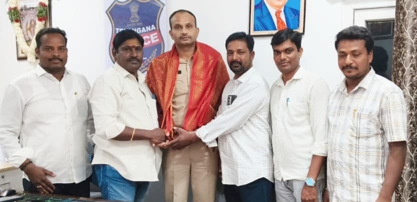 నార్కట్‌ప‌ల్లి ఎస్సై పందిరి విష్ణు మూర్తికి ఘన స‌న్మానం