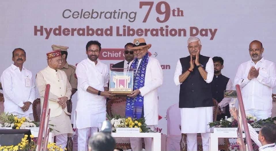 మహనీయుల పోరాటాలు భావితరాలకు స్ఫూర్తి : ఉపరాష్ట్రపతి సీపీ రాధాకృష్ణన్‌