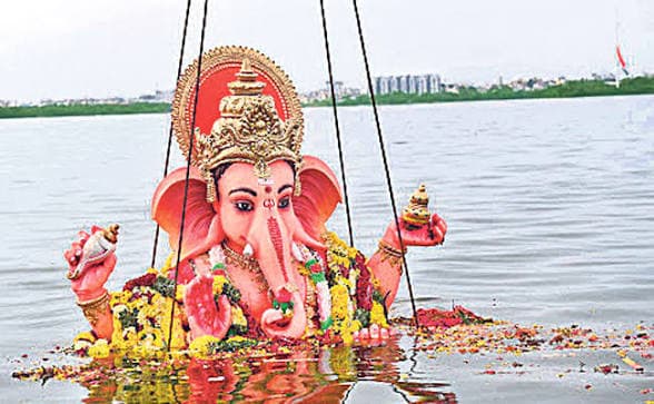గణేష్ నిమజ్జనం: మహాభారత రచనతో ముడిపడిన ఆచారం