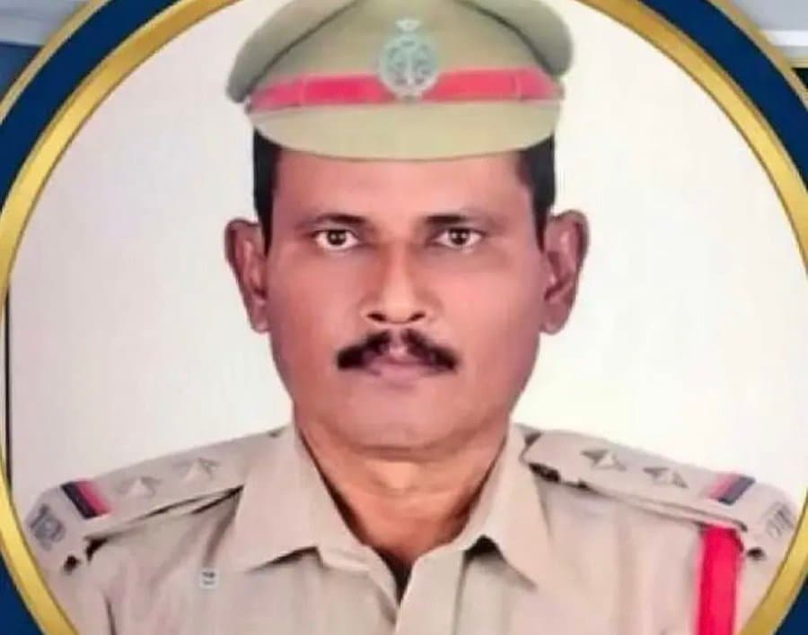 బైక్ ఢీకొట్ట‌డంతో ఎస్‌ఐ మృతి.. గణేశ్‌ నిమజ్జన బందోబస్తులో విషాదం