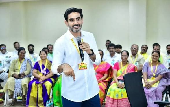 ఏపీ ప్రభుత్వ స్కూళ్లలో యోగా శిక్షణ.. అధికారులకు మంత్రి లోకేష్ కీలక ఆదేశాలు