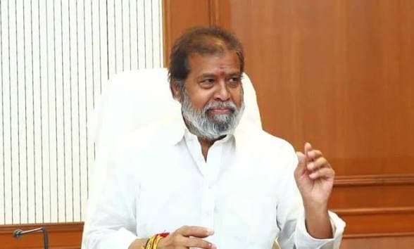 ఆదిలాబాద్ రిమ్స్ విషాదం: మృతుల కుటుంబాలకు రూ.5 లక్షల పరిహారం