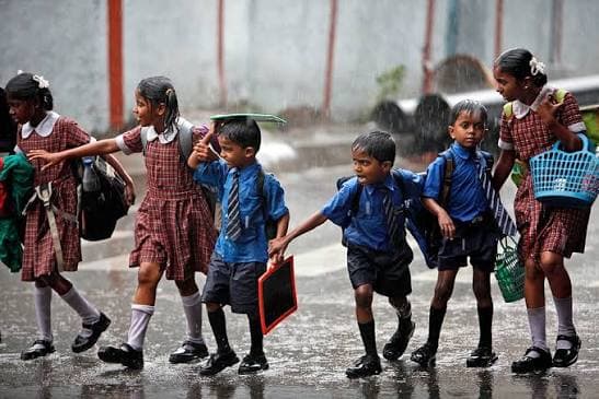 APలో దంచికొడుతున్న వర్షాలు: నేడు పలు జిల్లాల్లో పాఠశాలలకు సెలవు!