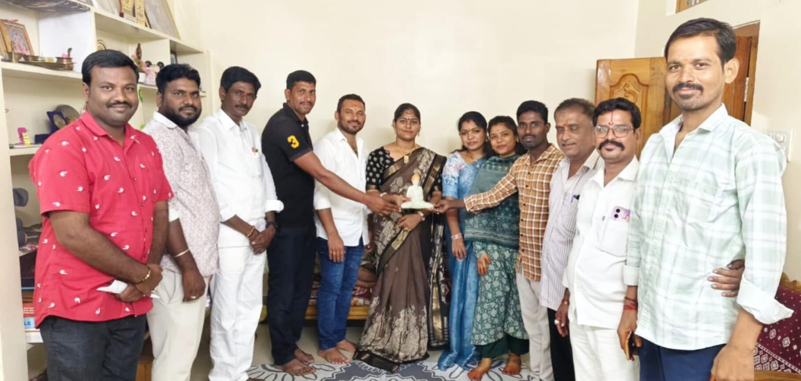 ఘనంగా చెరుకూరి మౌనిక యాదవ్ జన్మదిన వేడుకలు