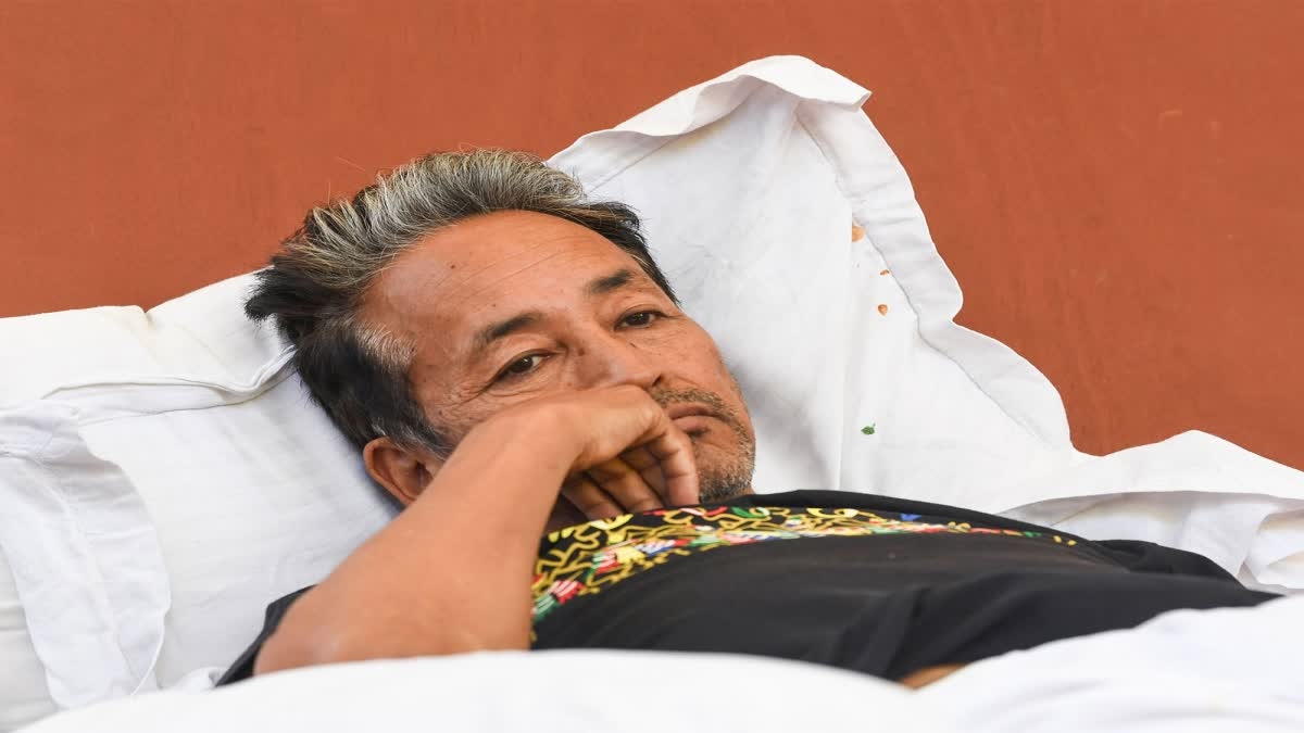నిరాహార దీక్ష విరమించిన వాంగ్చుక్