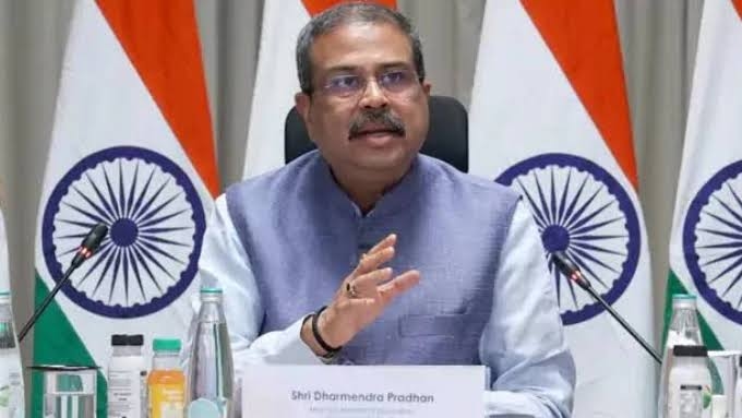 మంత్రి పదవికి ధర్మేంద్ర ప్రధాన్ రాజీనామా