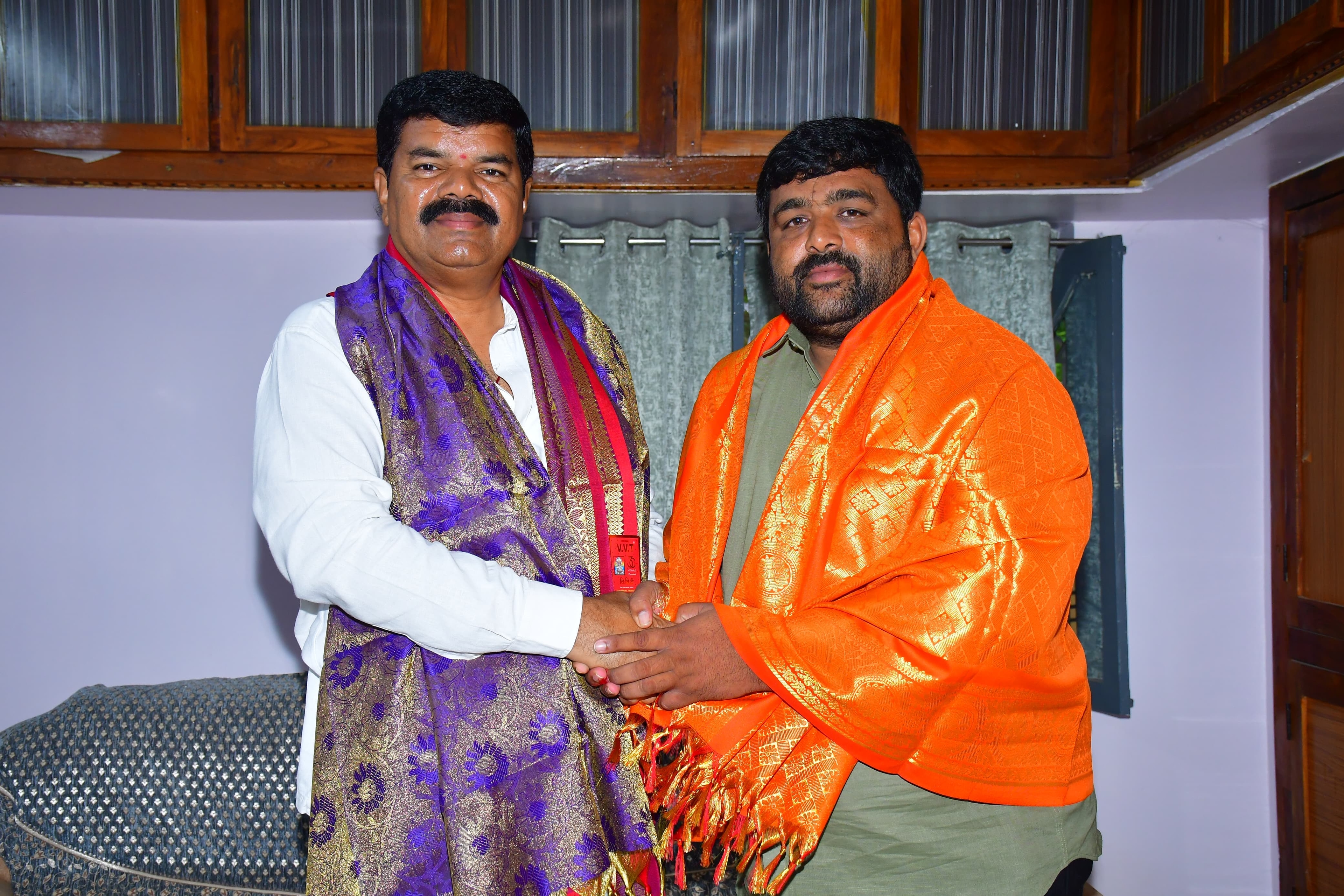 ఎమ్మెల్యే పాయం ను కలిసిన జిల్లా కాంగ్రెస్ కార్యదర్శి ఎస్కే ఖదీర్...