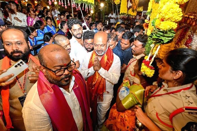 బోనాల ఉత్సవాలకు నిధుల కేటాయింపుపై బండి సంజయ్ ఫైర్!