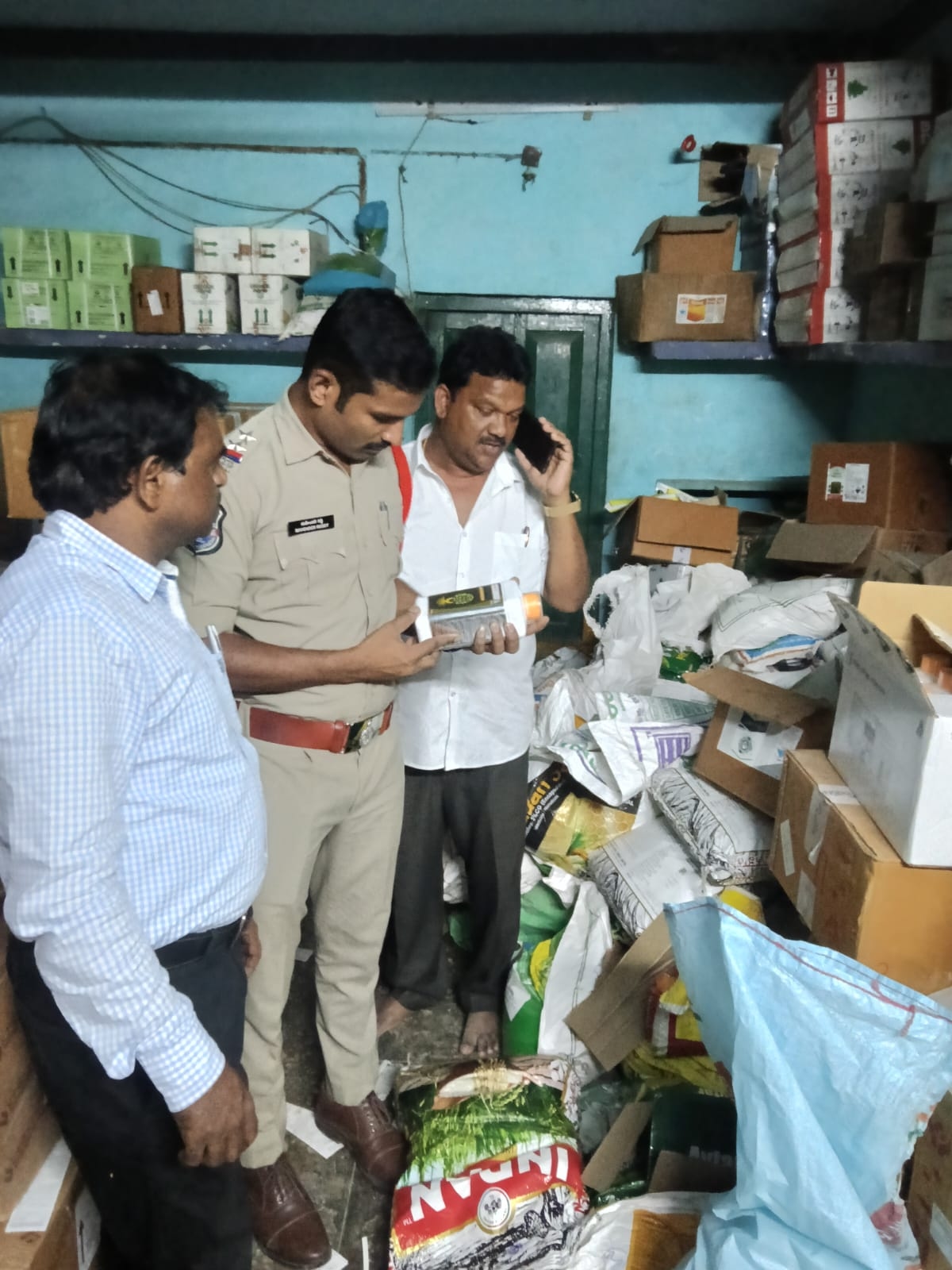 ఎరువుల దుకాణాల తనిఖీ..పారాక్వాట్ విక్రయిస్తే కఠిన చర్యలు
