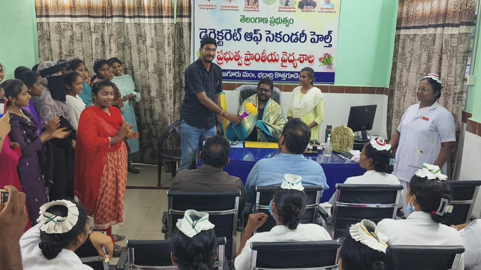 ఆసుపత్రి సూపరింటెండెంట్ ను సత్కరించిన అజయ్ కుమార్...