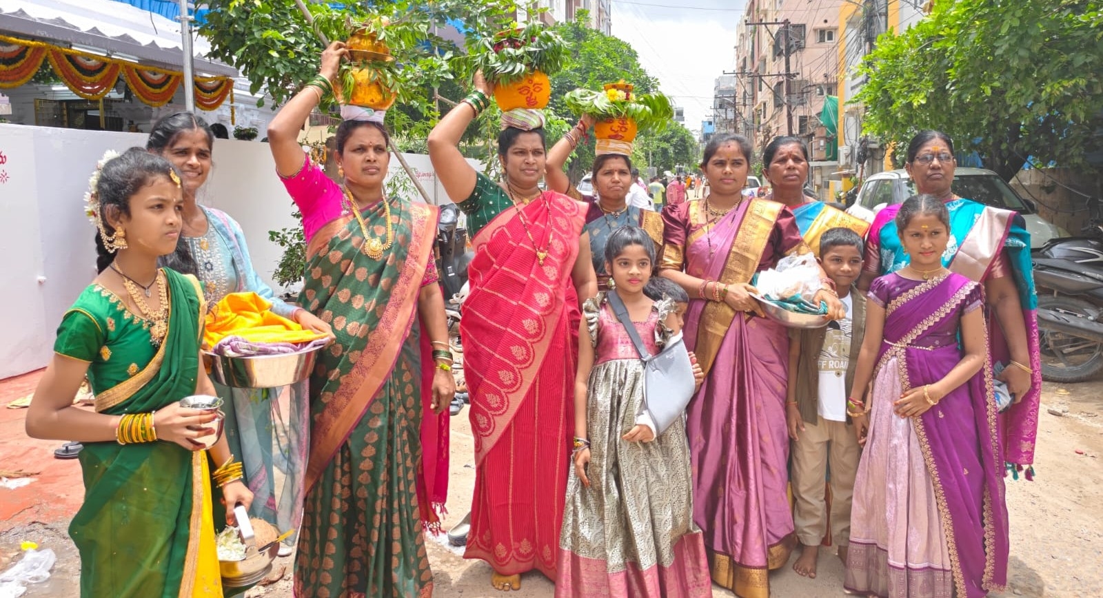 పీర్జాదిగూడలో వైభవంగా బోనాల ఉత్సవాలు