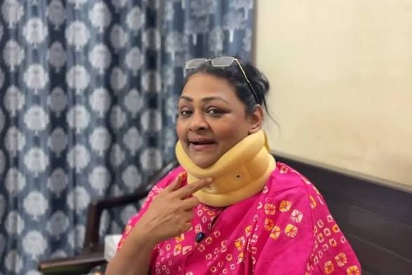 స్మార్ట్ ఫోన్ వ్యసనం: నటి షకీలాకు మెడ సర్జరీ