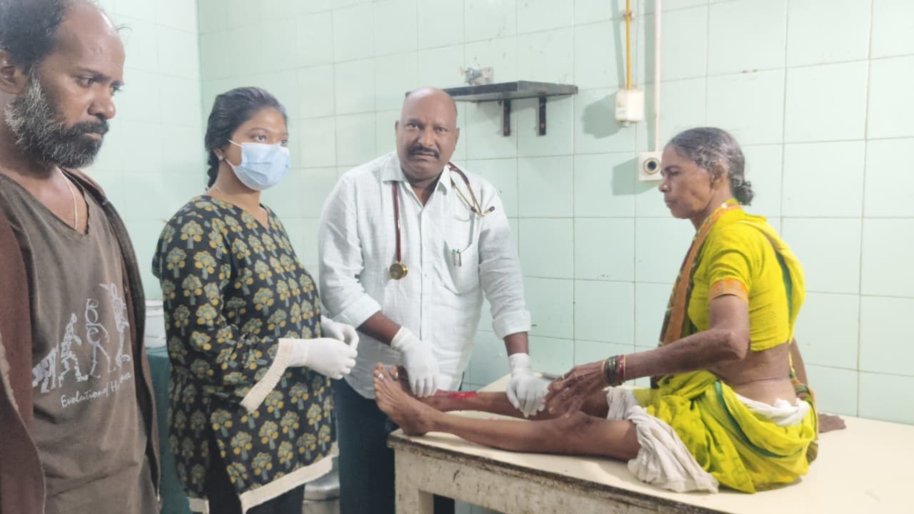 జనగామ జిల్లాలో కోతుల బీభత్సం