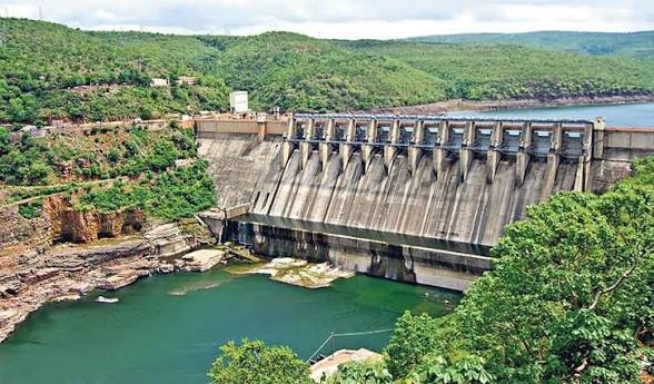 తగ్గుతున్న శ్రీశైలం నీటిమట్టం: ఆందోళనలో తెలుగు రాష్ట్రాలు