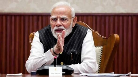 ప్రధాని మోదీ కీలక పిలుపు: విదేశాల్లో పెళ్లిళ్లు, టూర్లు వద్దు!