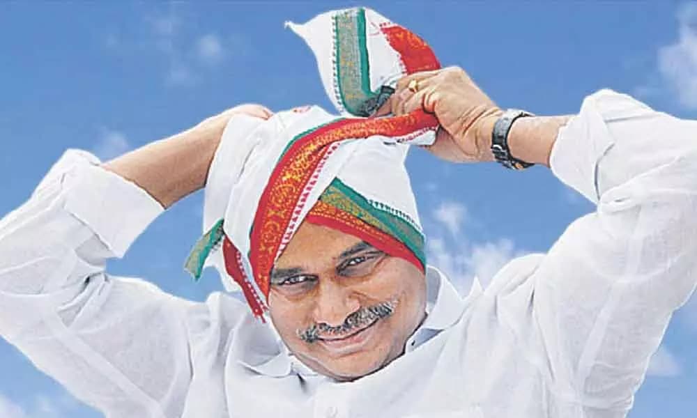 మహానేత వైఎస్సార్కు నివాళి