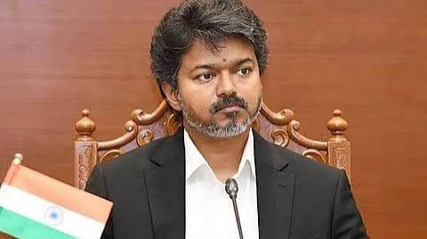 తమిళనాడు ఆలయాల్లో మొబైల్ వాడకంపై నిషేధం: భక్తుల తీవ్ర ఆందోళన