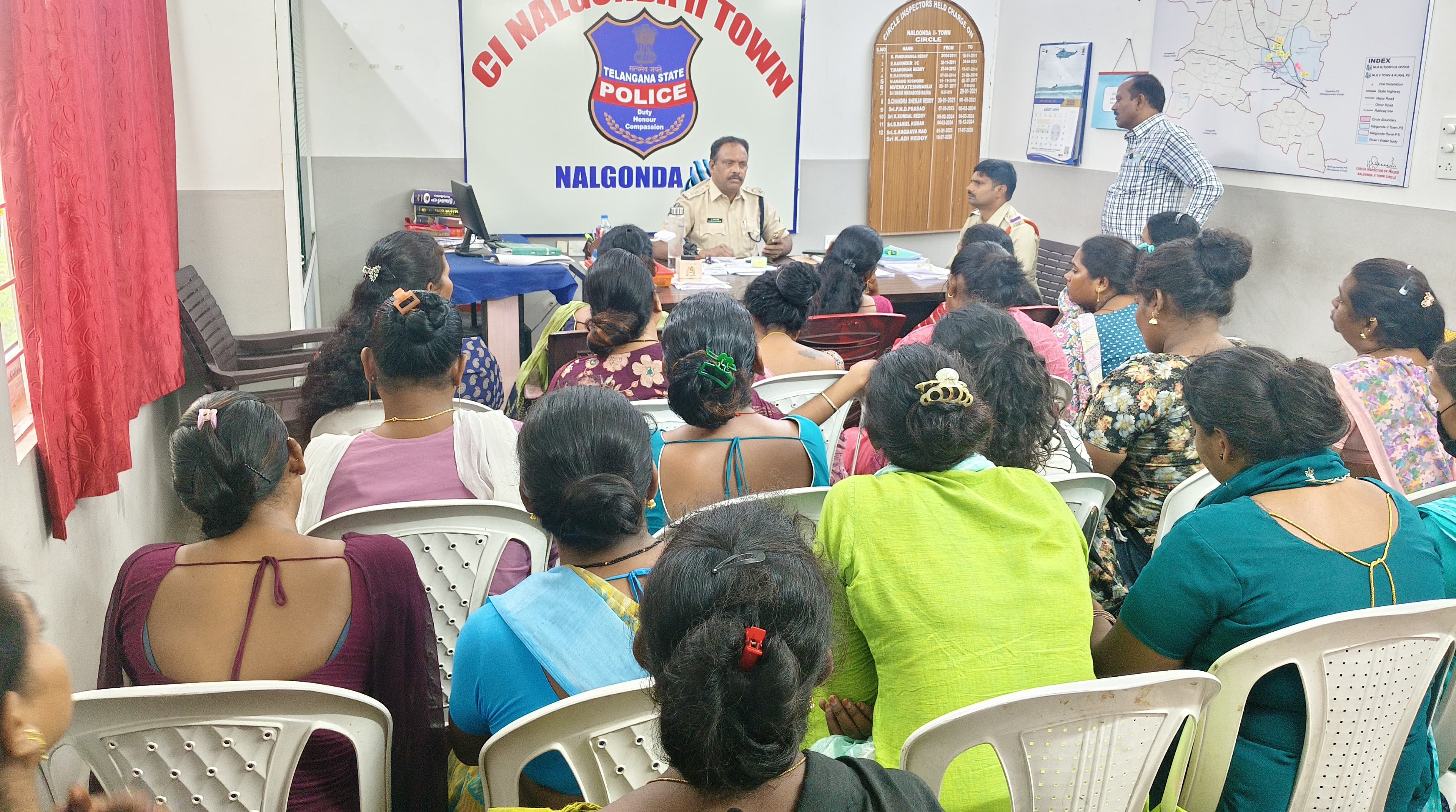 బలవంతపు వసూళ్లకు పాల్పడితే చర్యలు తప్పవు
