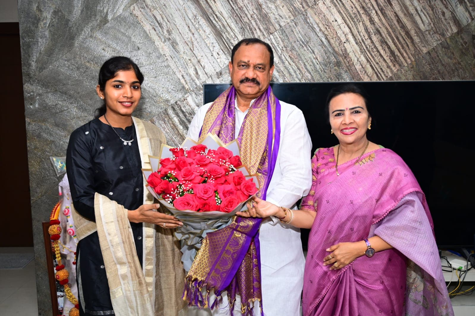 మహేశ్కుమార్ గౌడ్కు యశస్విని రెడ్డి శుభాకాంక్షలు