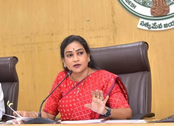 ఏపీలో అతిభారీ వర్షాలు: అధికారులను అప్రమత్తం చేసిన హోంమంత్రి అనిత