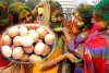 Holi celebrations injured : హోలీ వేడుకల్లో మహిళ  ప్రాణాల మీదకు తెచ్చిన కోడిగుడ్డు.. 