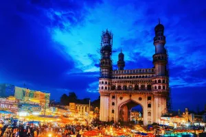 Hyderabad Tour Places : సమ్మర్ హాలిడేస్ లో టూర్ కి వెళ్తున్నారా.. హైదరాబాద్‌లో ఉన్న 14 అద్భుత ప్రదేశాలు చూసేయండి..