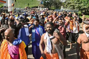 Sabarimala: శబరిమల వెళ్లే వారు అలెర్ట్...?   వస్తువులపై కీలక ప్రకటన చేసిన దేవస్థానం!