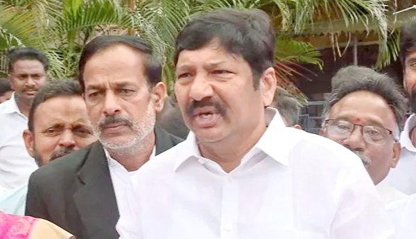 మహిళా కోర్టును ఆశ్రయించిన మాజీ మంత్రి జోగి రమేశ్ కుటుంబ సభ్యులు