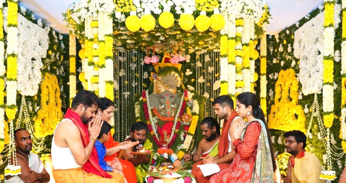 సీఎం నివాసంలో గణనాథుడికి ప్రత్యేక పూజలు... ప్రజల జీవితాల్లోని విఘ్నాలు తొలగాలని ఆకాంక్ష
